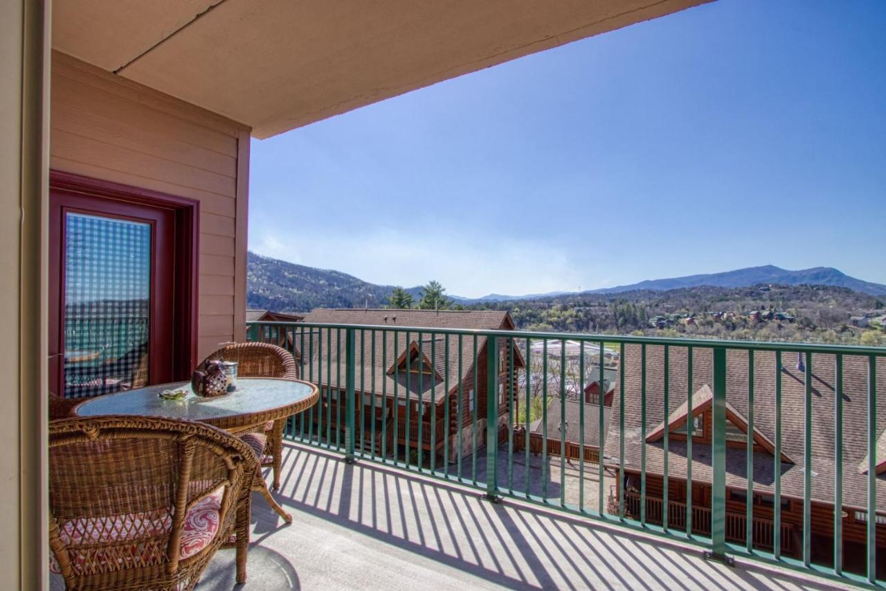 Gorgeous 2bd 2bth With Mountain Views Pool Hot Tub Game Close To Parkway *