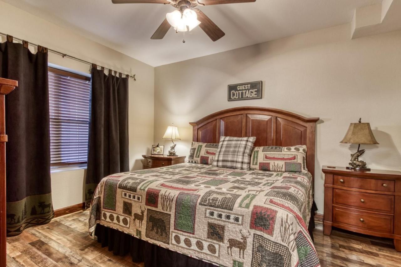 Apartment Gorgeous 2bd 2bth With Mountain Views Pool Hot Tub Game Close To Parkway