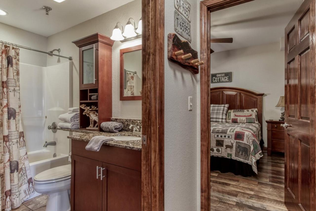 Gorgeous 2bd 2bth With Mountain Views Pool Hot Tub Game Close To Parkway Pigeon Forge