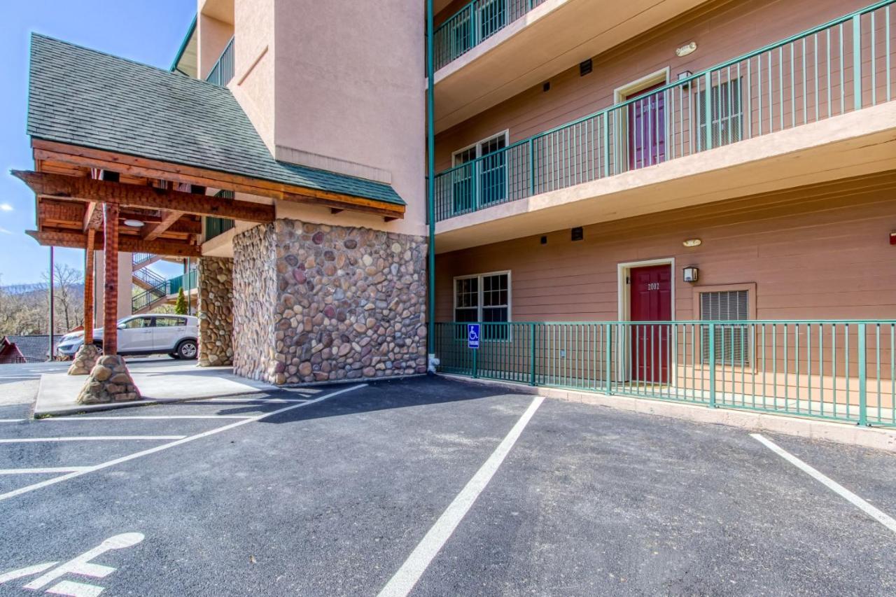 Apartment Gorgeous 2bd 2bth With Mountain Views Pool Hot Tub Game Close To Parkway Pigeon Forge