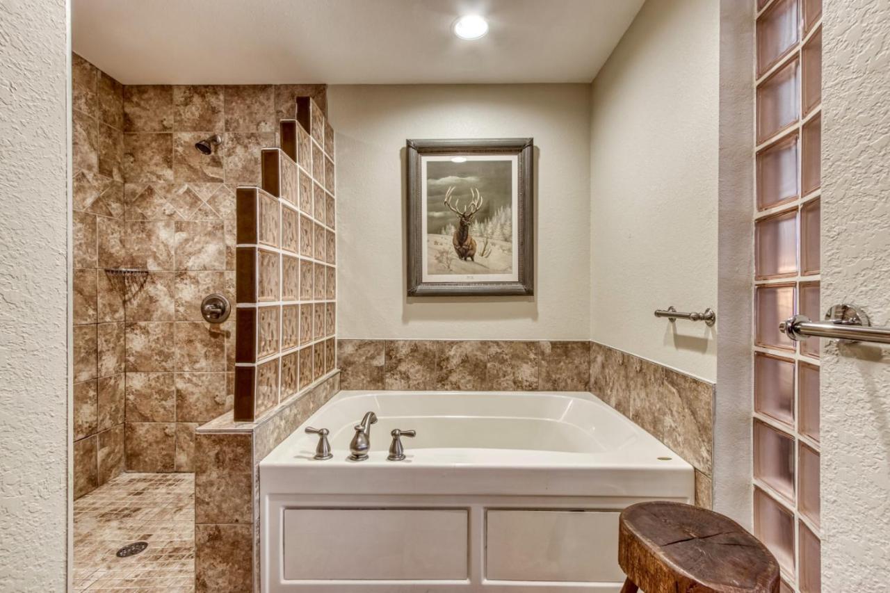 Gorgeous 2bd 2bth With Mountain Views Pool Hot Tub Game Close To Parkway * Pigeon Forge