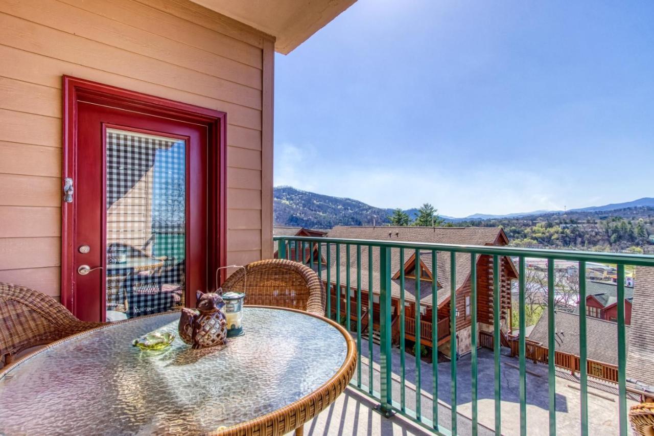 Gorgeous 2bd 2bth With Mountain Views Pool Hot Tub Game Close To Parkway * Pigeon Forge