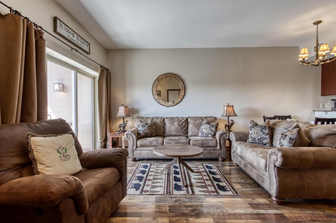 Apartment Gorgeous 2bd 2bth With Mountain Views Pool Hot Tub Game Close To Parkway Pigeon Forge
