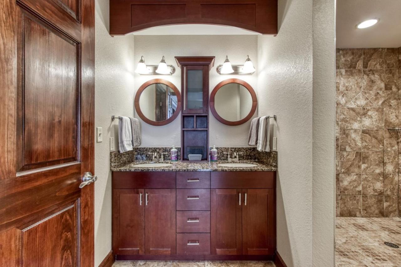 Apartment Gorgeous 2bd 2bth With Mountain Views Pool Hot Tub Game Close To Parkway Pigeon Forge
