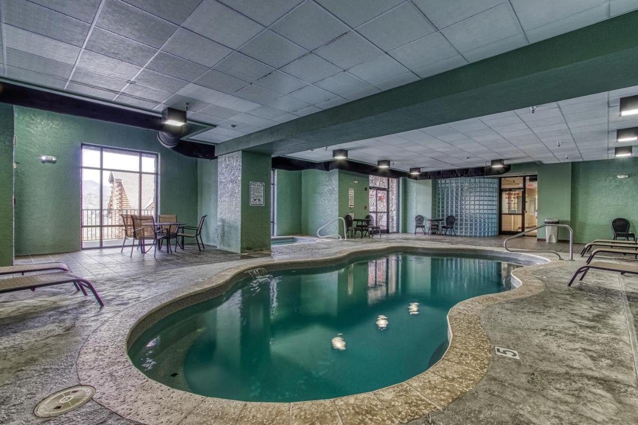 Gorgeous 2bd 2bth With Mountain Views Pool Hot Tub Game Close To Parkway Apartment