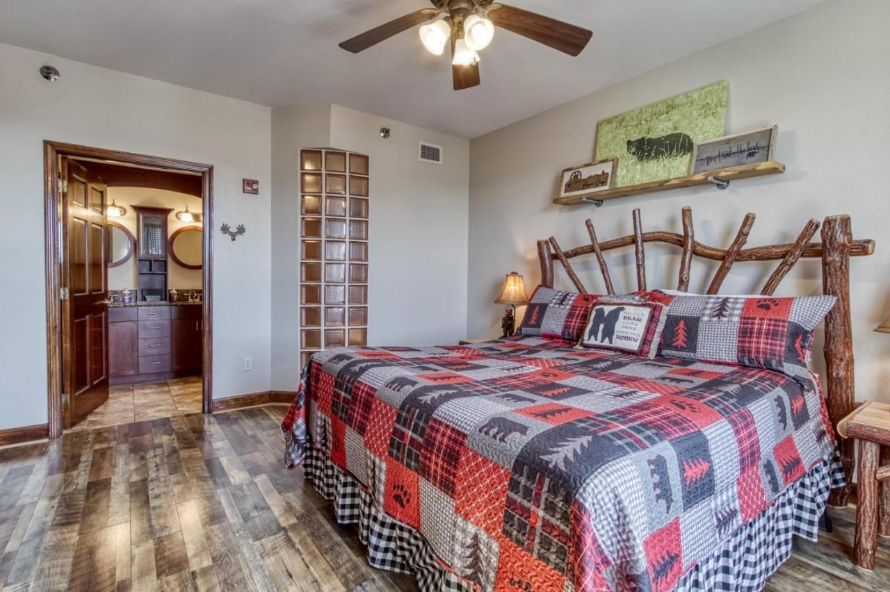 Gorgeous 2bd 2bth With Mountain Views Pool Hot Tub Game Close To Parkway * Pigeon Forge