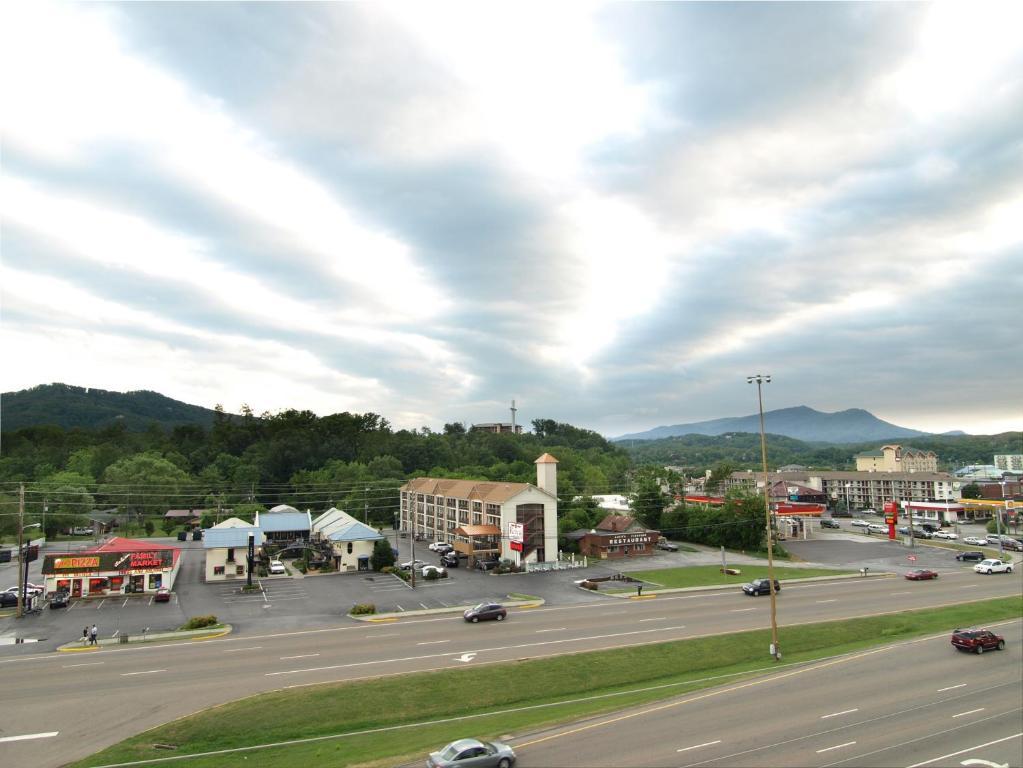 Royal * Pigeon Forge