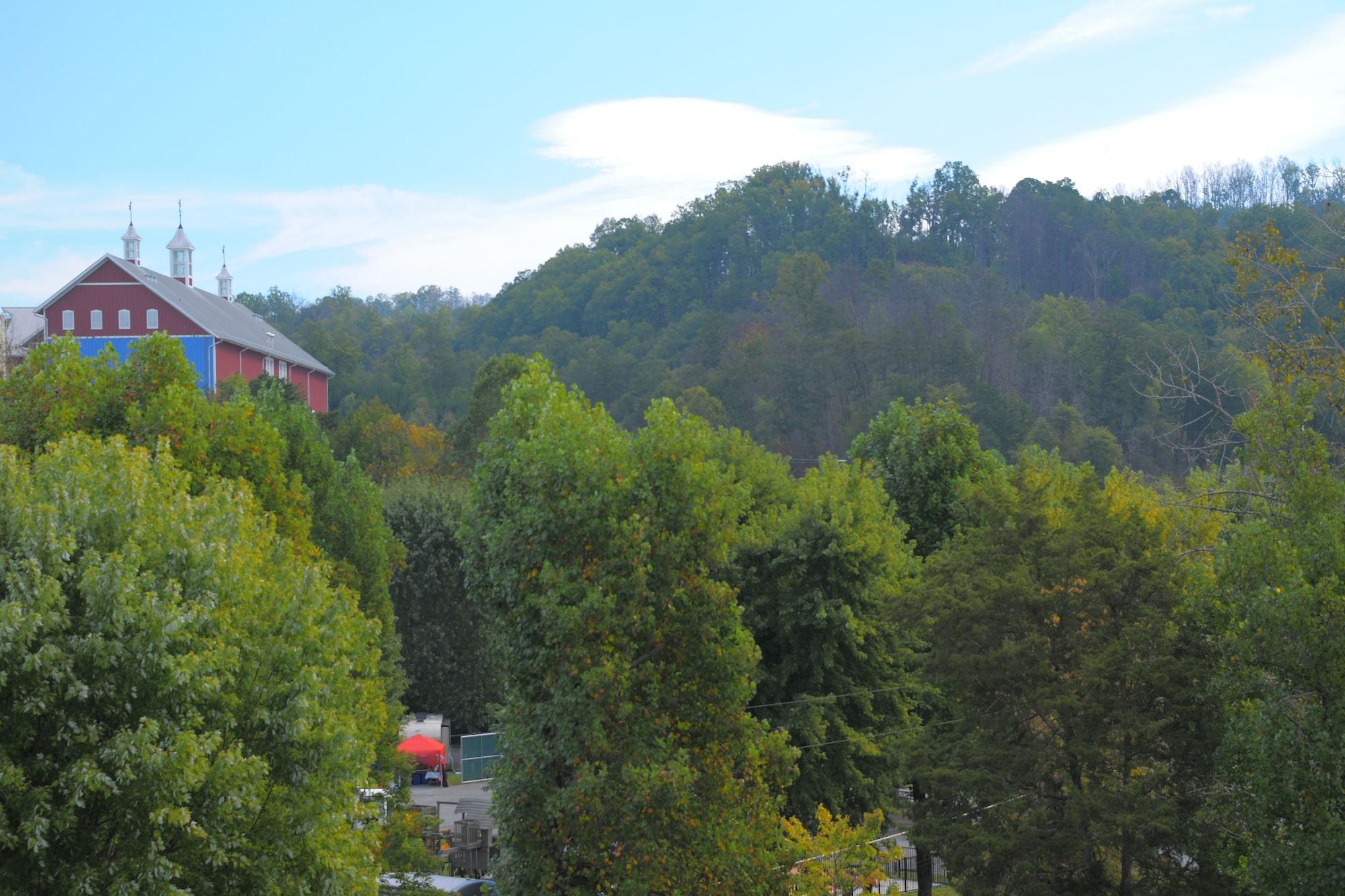 Creekstone Hotel 2*