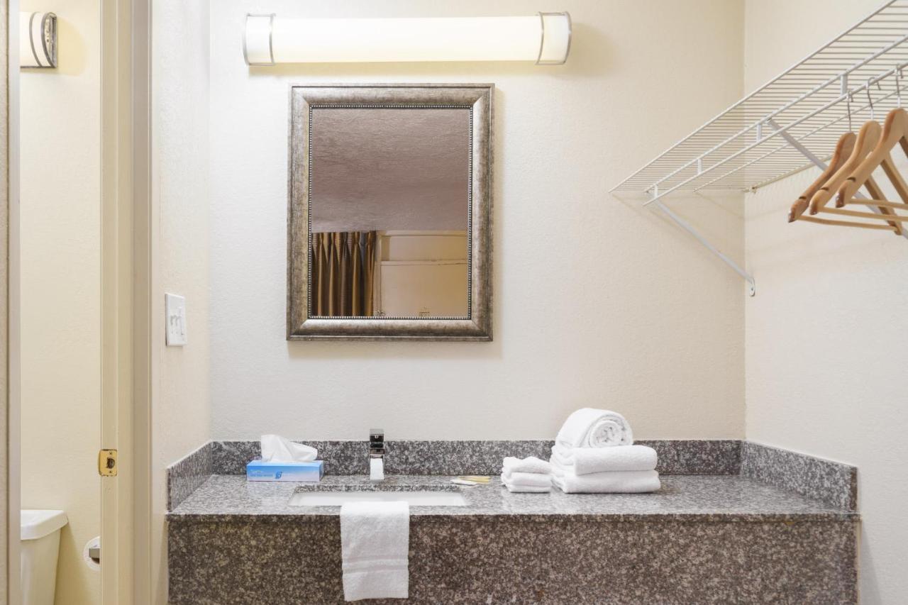 Americana A Travelodge By Wyndham