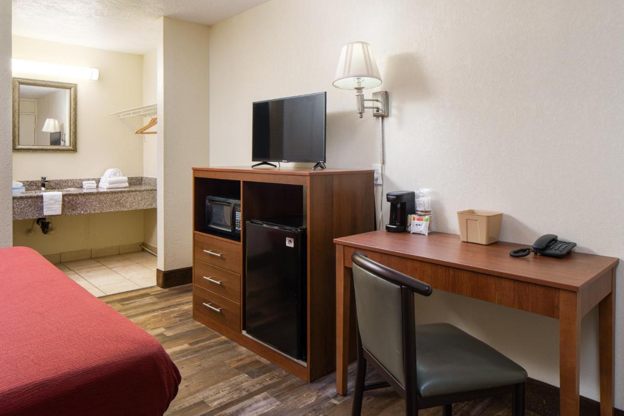 Americana A Travelodge By Wyndham Motel