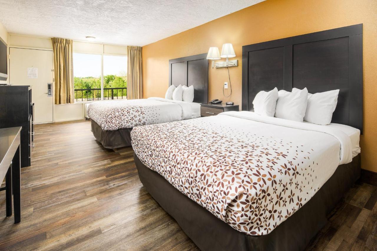 Americana A Travelodge By Wyndham 2*