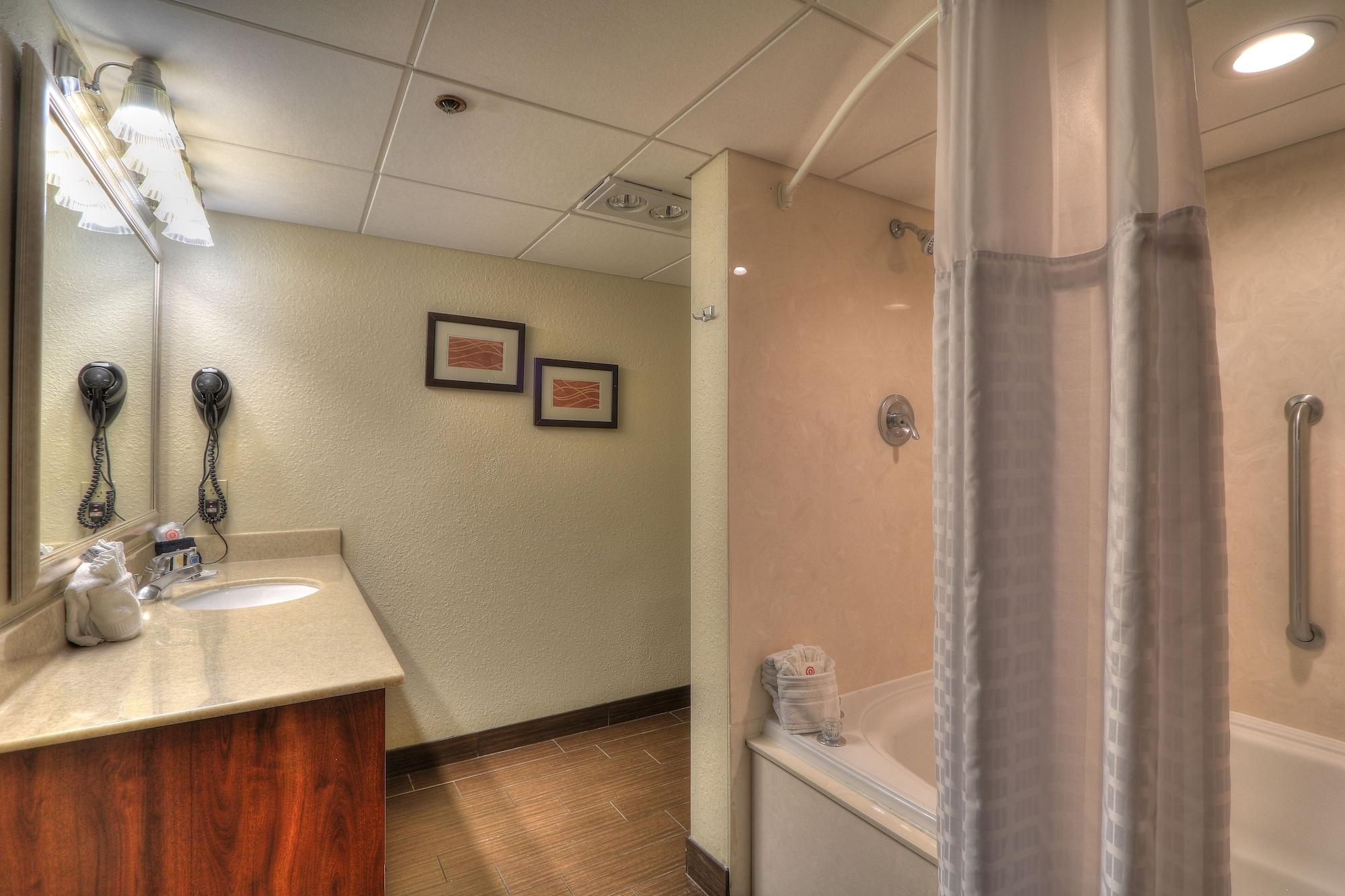 Hotel Comfort & At Dollywood Lane Pigeon Forge