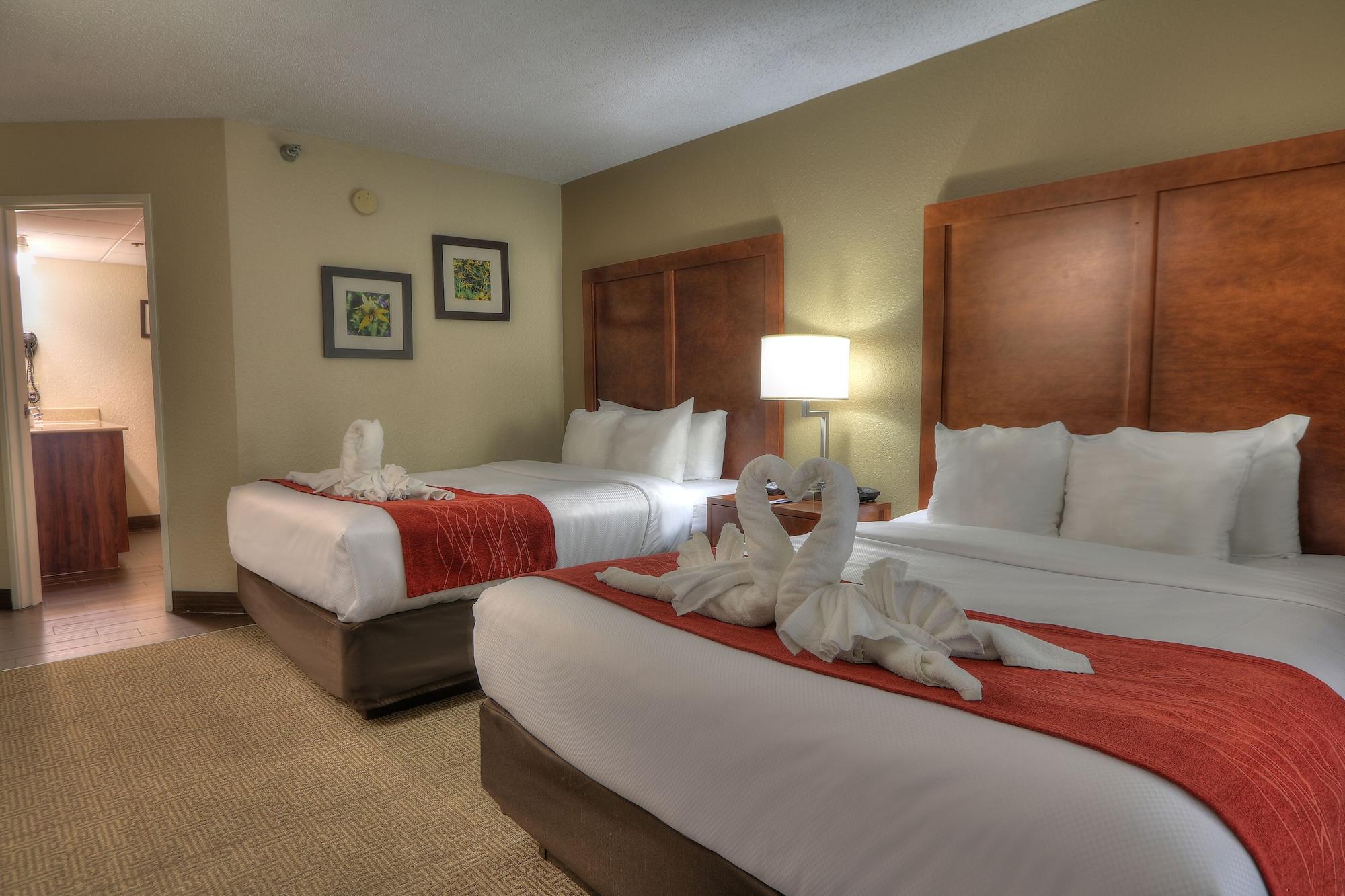 Comfort & At Dollywood Lane Pigeon Forge