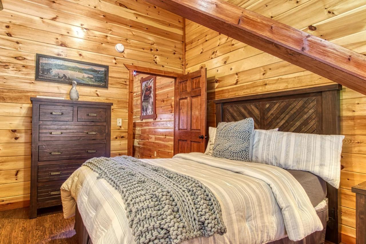 Mountain Splash, Private Pool, Theater Room, 1089 Free Tickets Each Paid Day, Dollywood And Holiday home Pigeon Forge