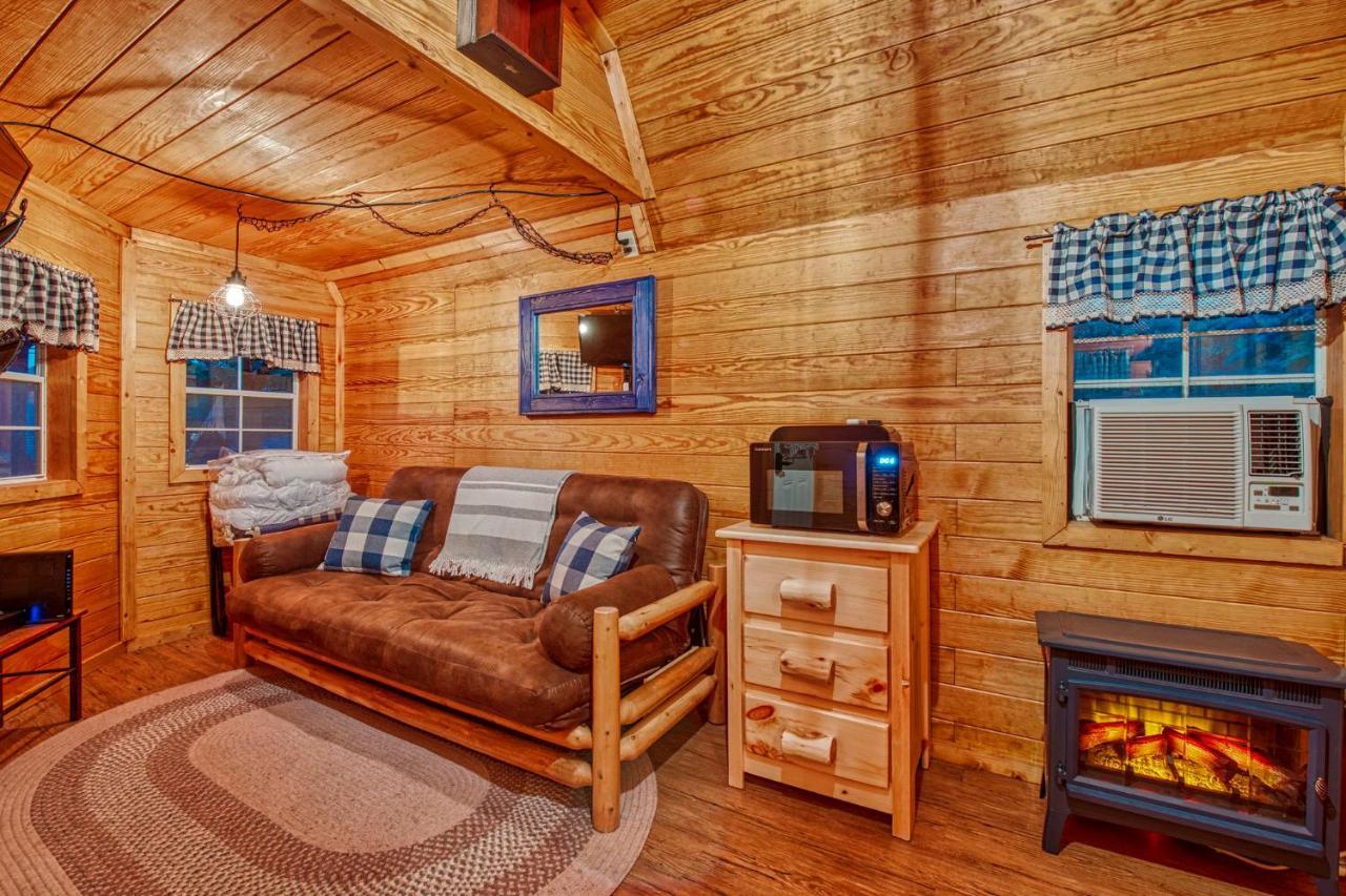 Pigeon Forge Tiny Home Hike, Sip And Explore!