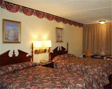 Hotel Clarion & Near The Leconte Center