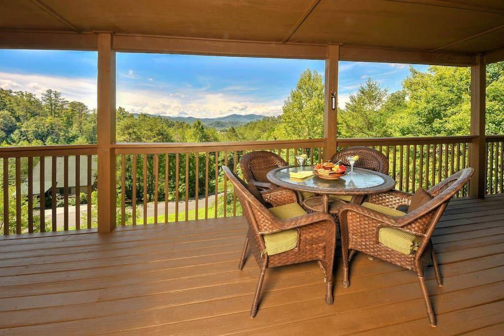 Smoky Mountain Splendor Two Third Acre 2 King Master *