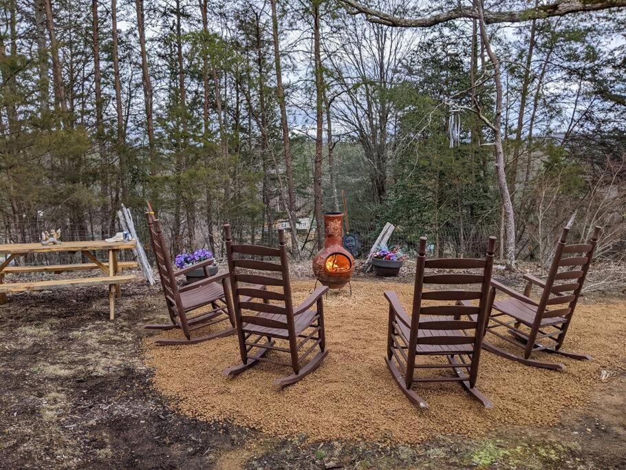 Smoky Mountain Splendor Two Third Acre 2 King Master Holiday home Pigeon Forge