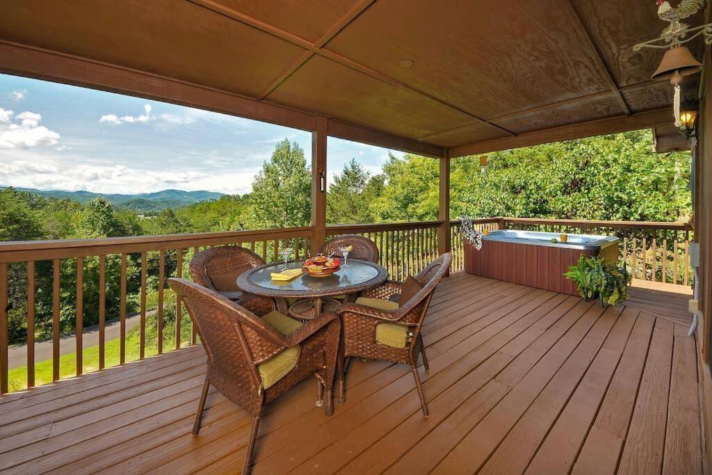 Smoky Mountain Splendor Two Third Acre 2 King Master