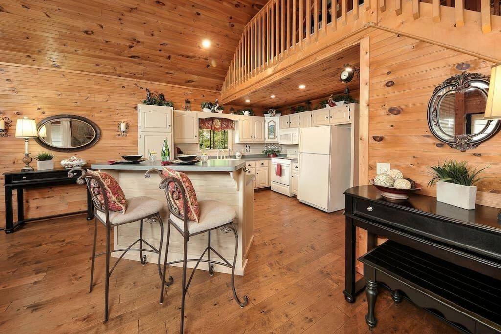 Smoky Mountain Splendor Two Third Acre 2 King Master Pigeon Forge