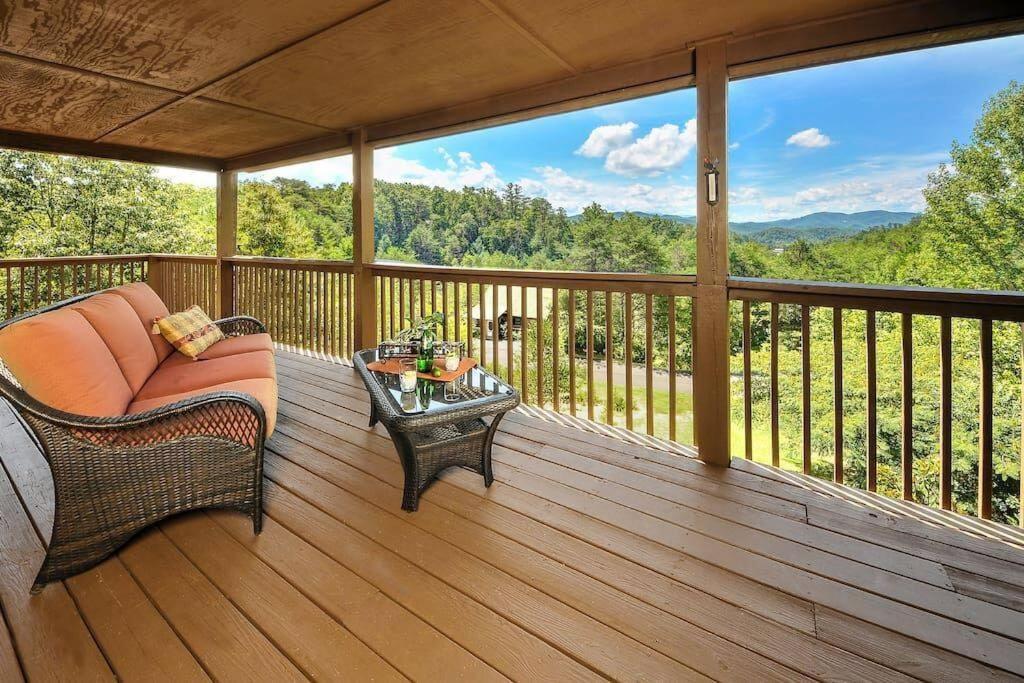 Smoky Mountain Splendor Two Third Acre 2 King Master *