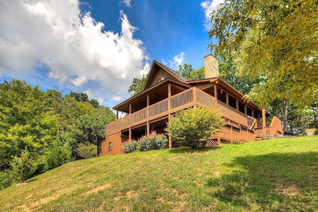 Smoky Mountain Splendor Two Third Acre 2 King Master Holiday home *