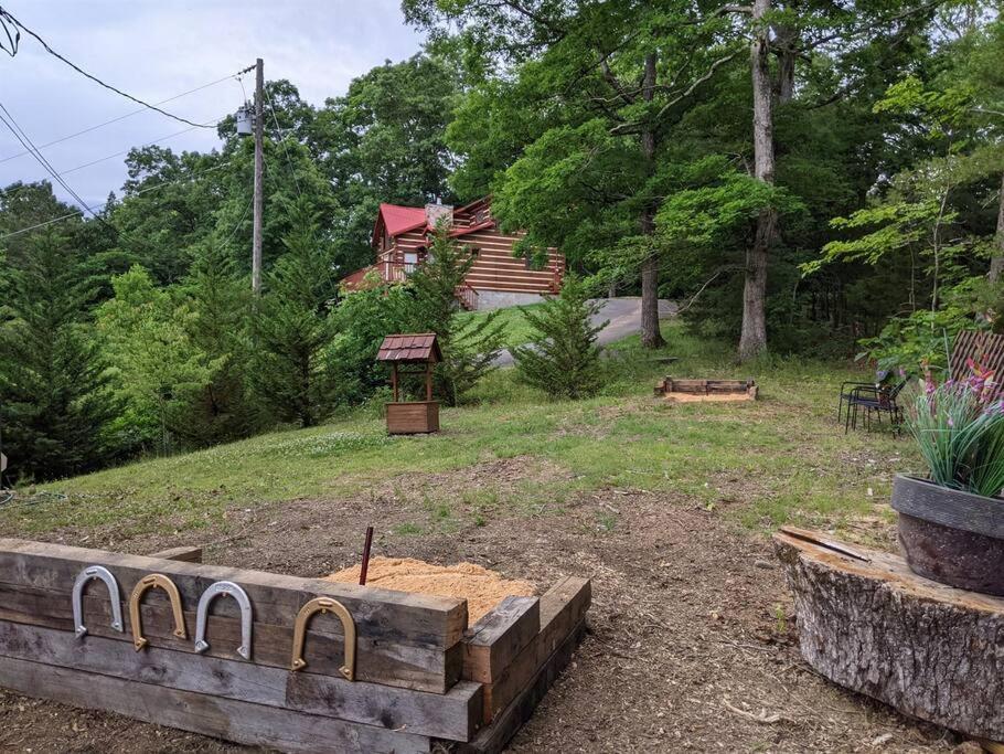 Smoky Mountain Splendor Two Third Acre 2 King Master * Pigeon Forge