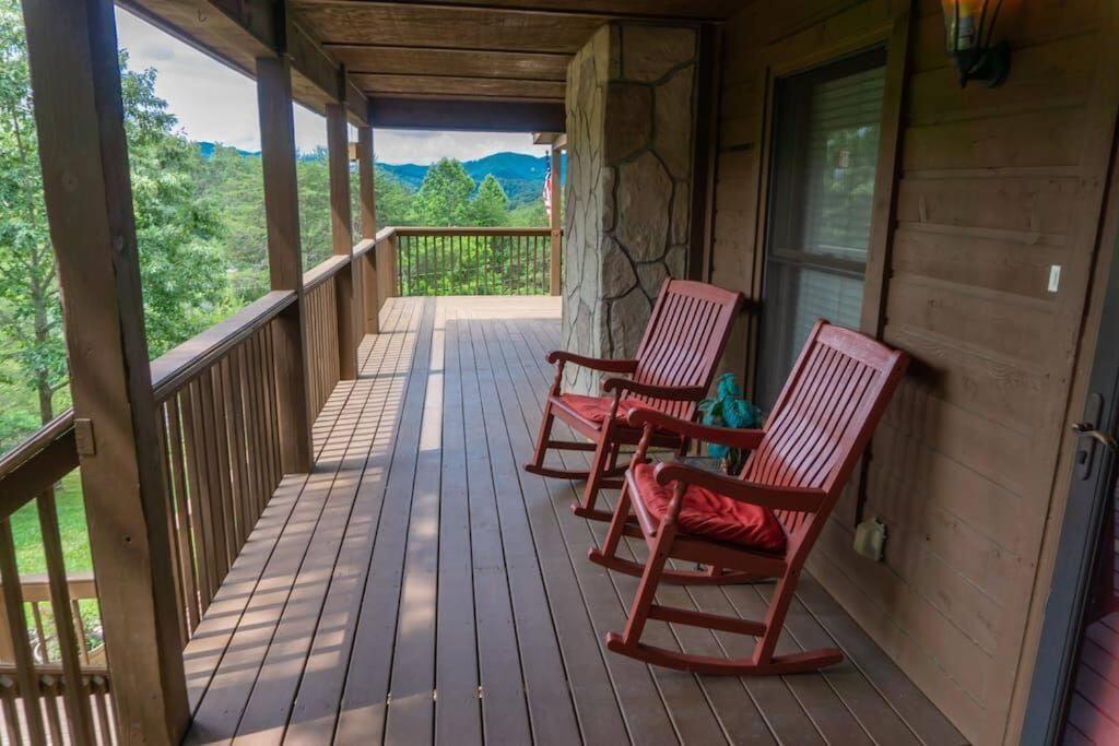 Smoky Mountain Splendor Two Third Acre 2 King Master Holiday home *