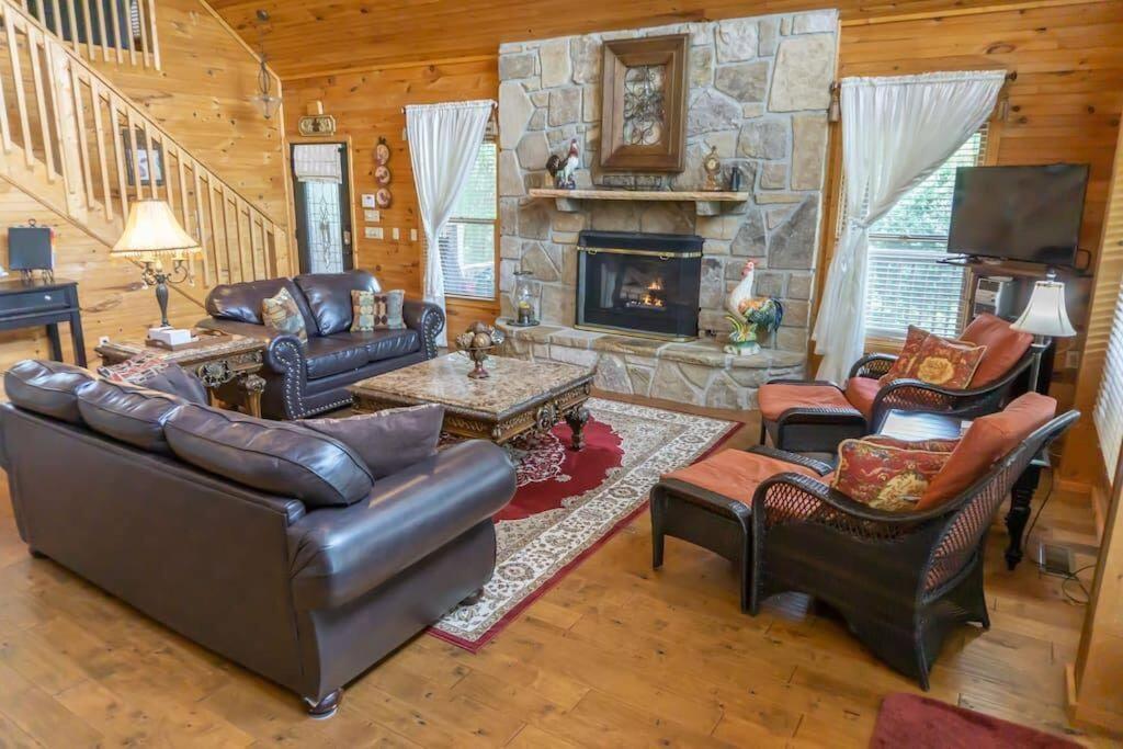 Smoky Mountain Splendor Two Third Acre 2 King Master Holiday home *
