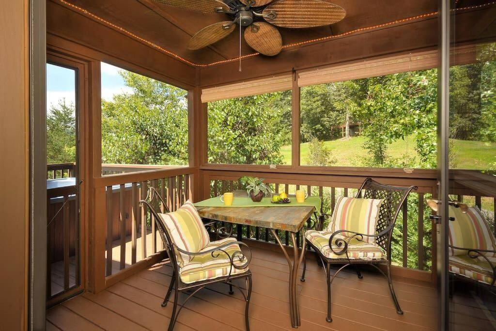 Smoky Mountain Splendor Two Third Acre 2 King Master Holiday home *