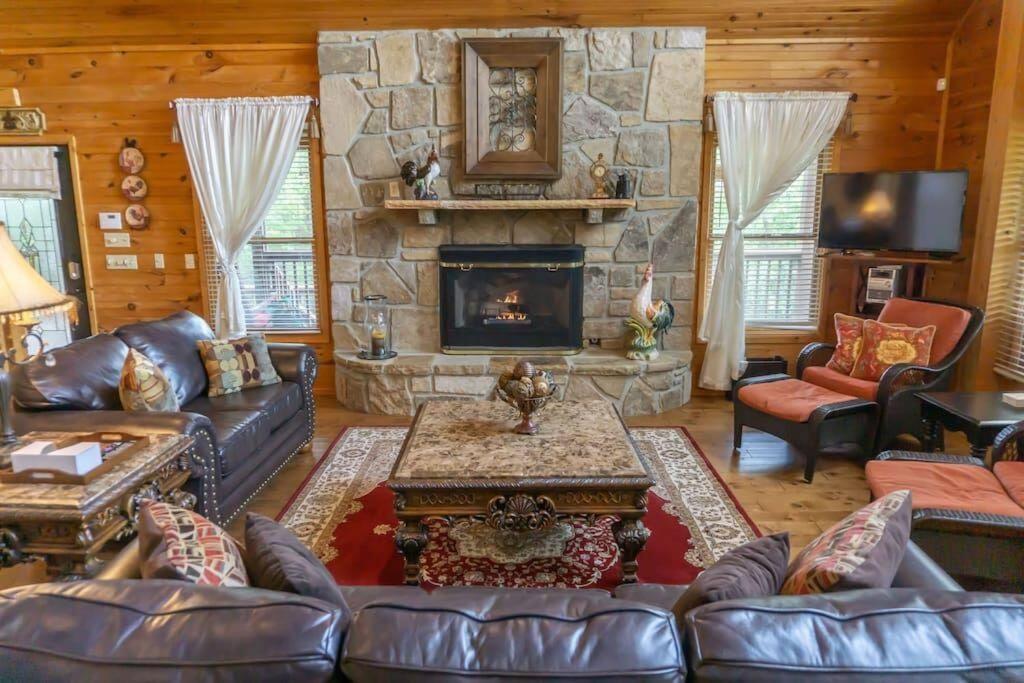 Smoky Mountain Splendor Two Third Acre 2 King Master *