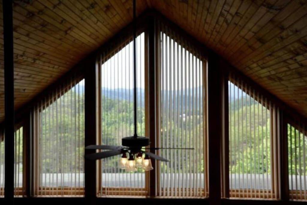 Smoky Mountain Splendor Two Third Acre 2 King Master *