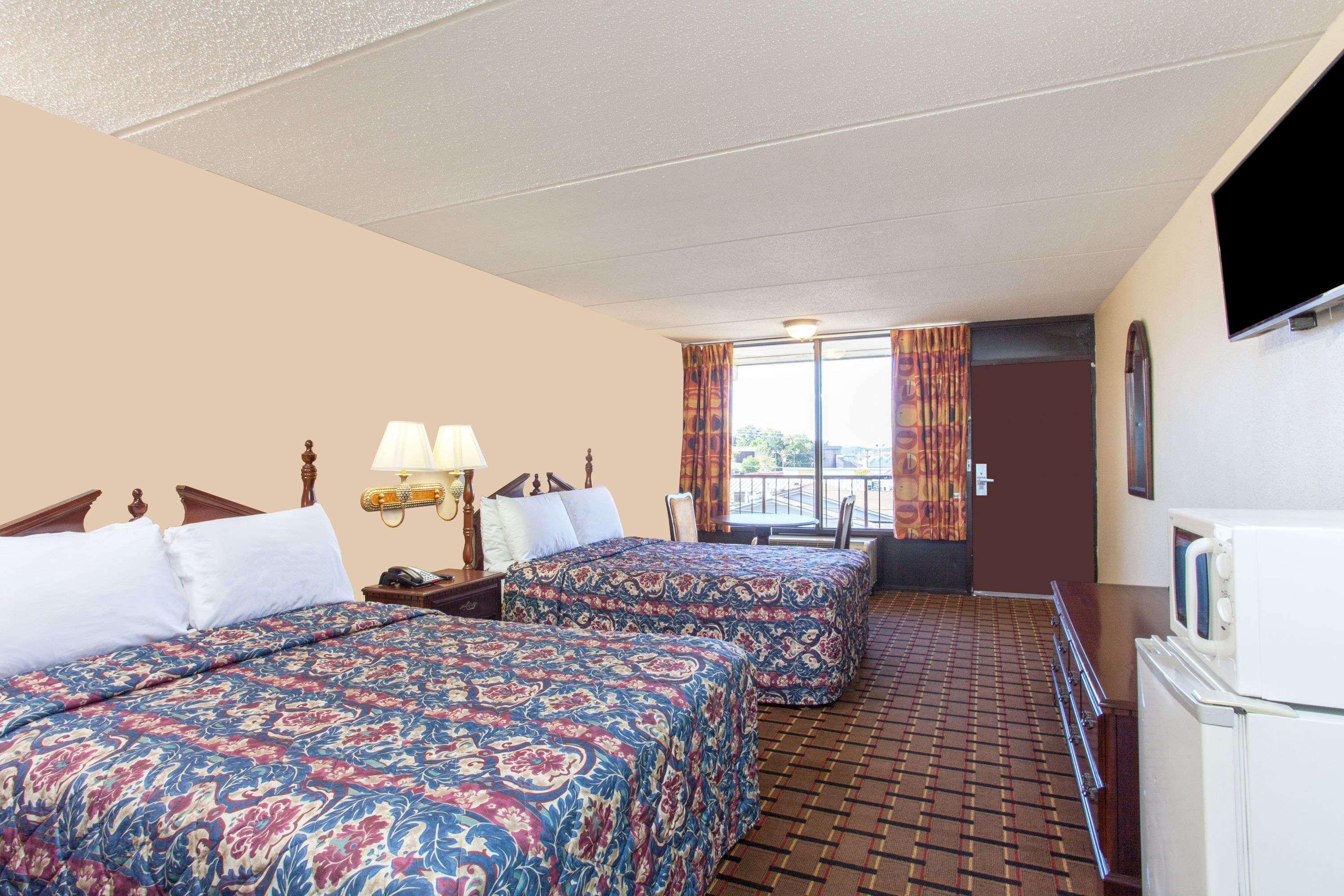 Clarion & Near The Leconte Center Hotel