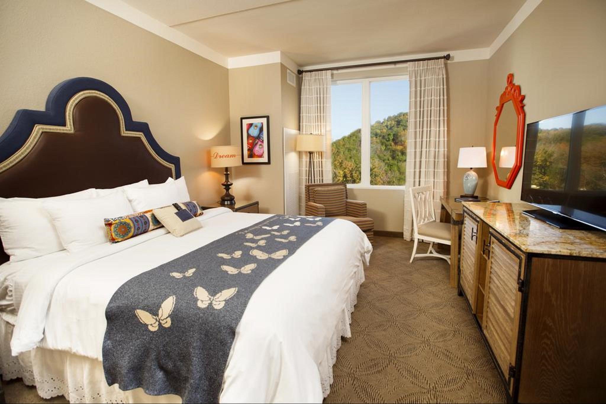 Dollywood's Dreammore And 4*