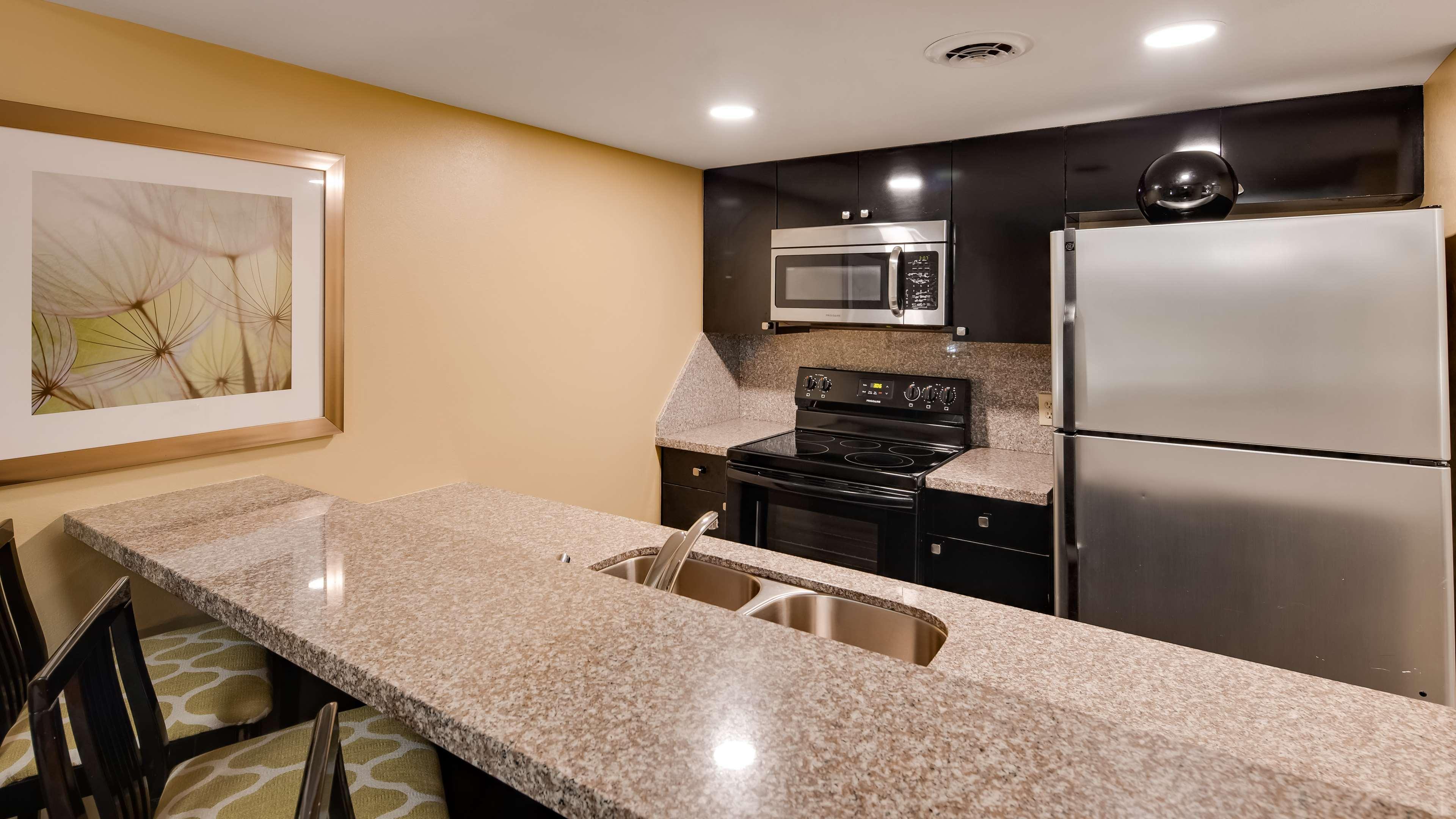Western Plaza Hotel 3*