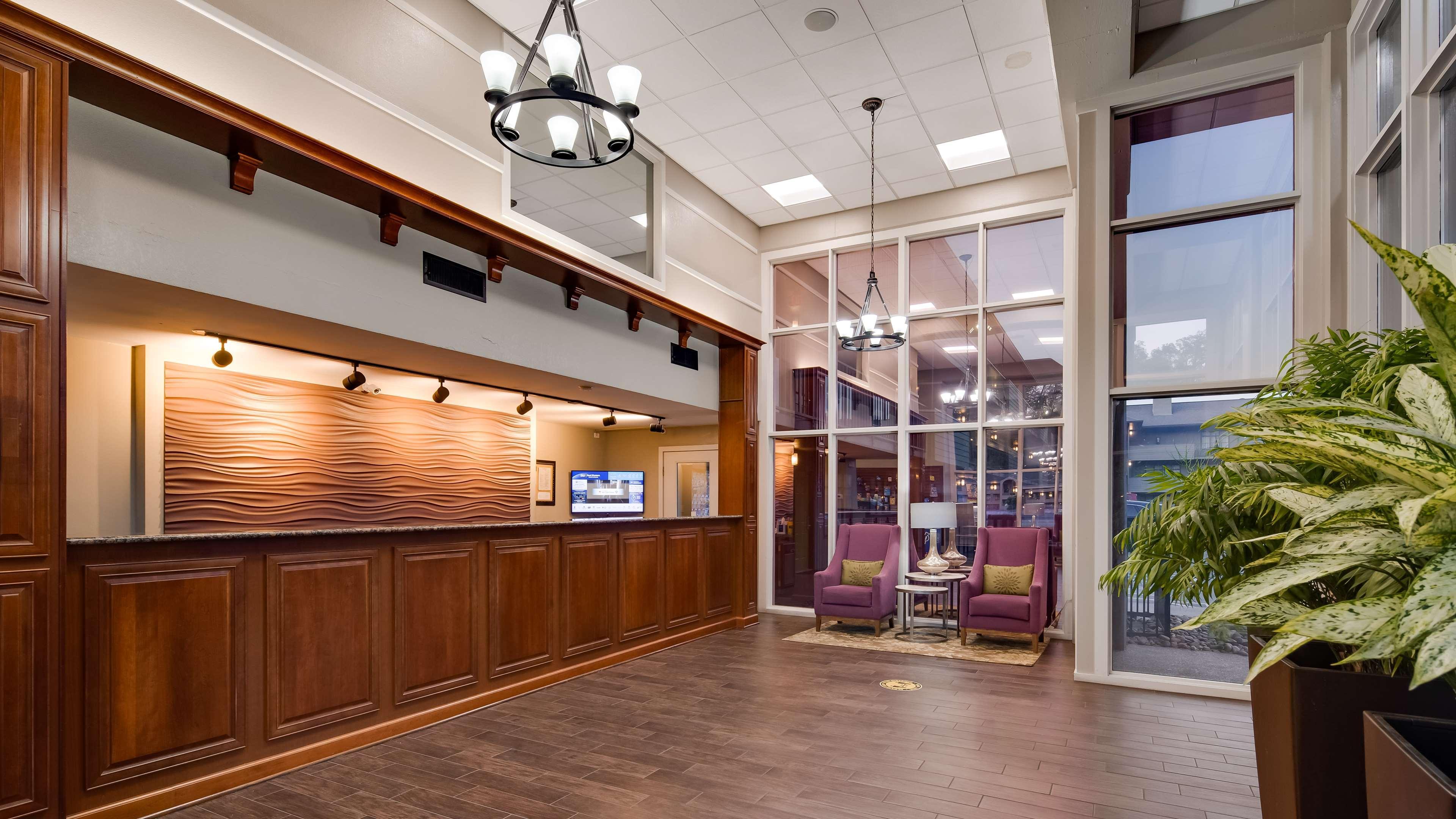Western Plaza Hotel 3*