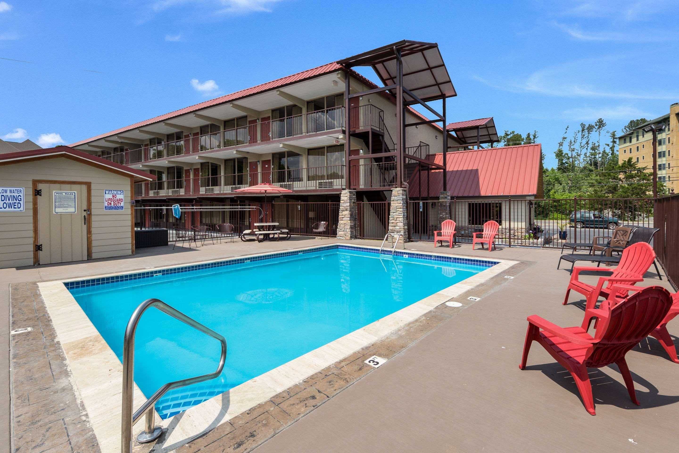 Econo Hotel 2*