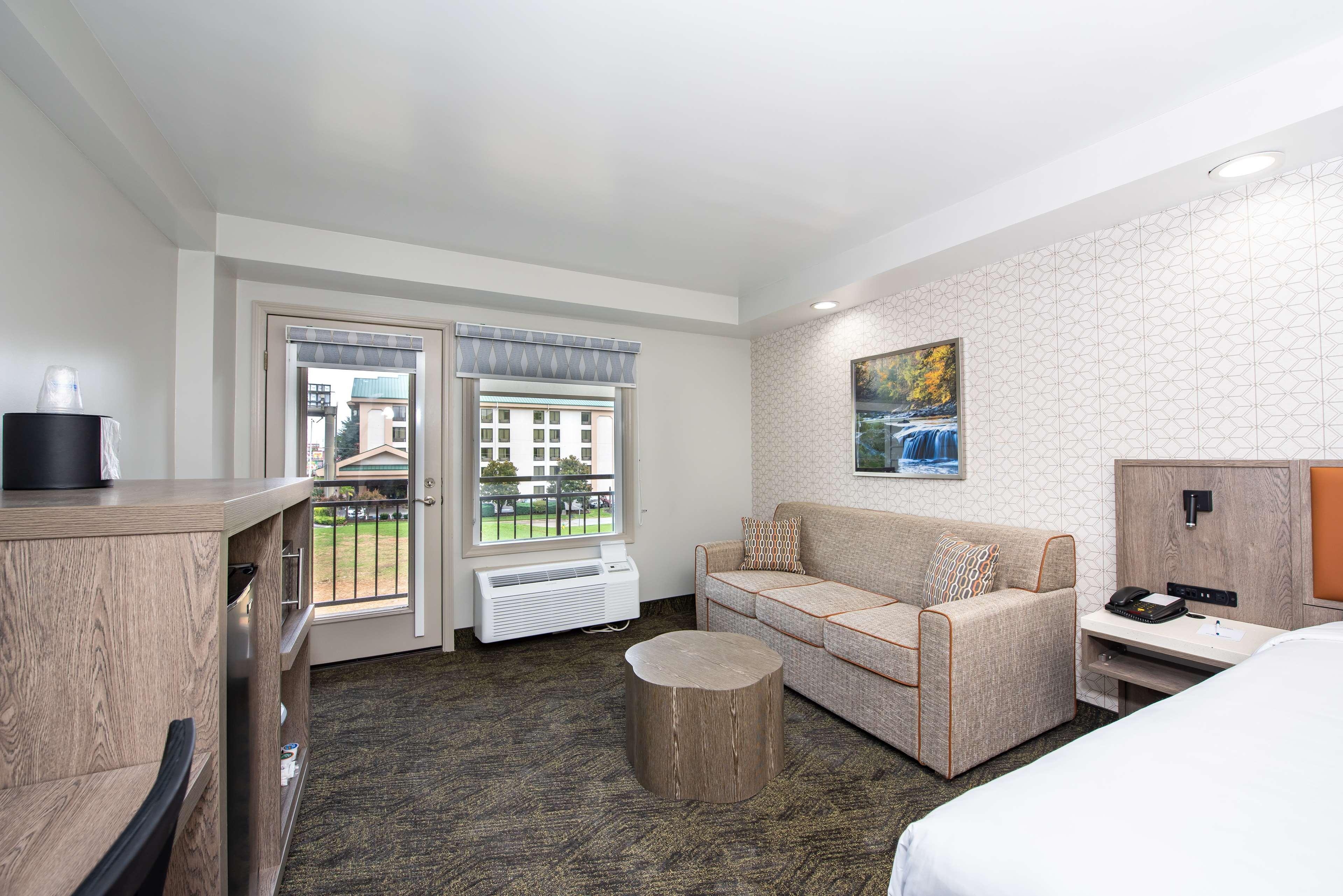 Western Apple Valley Hotel 3*