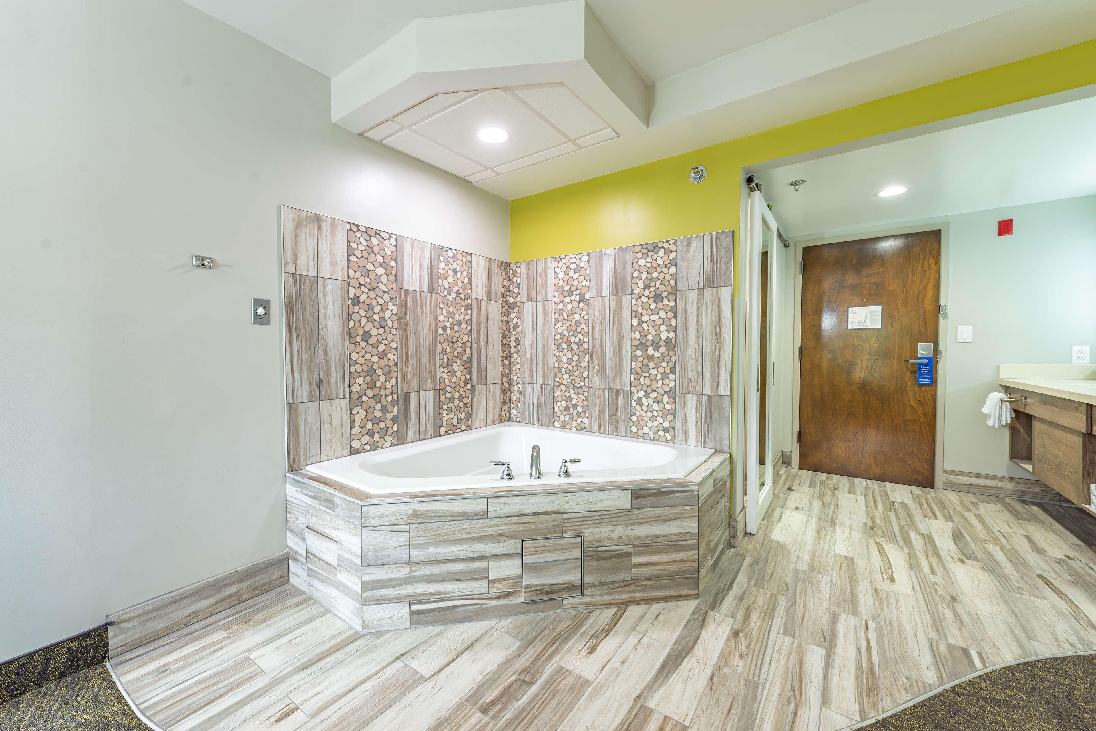 Western Apple Valley Hotel 3*