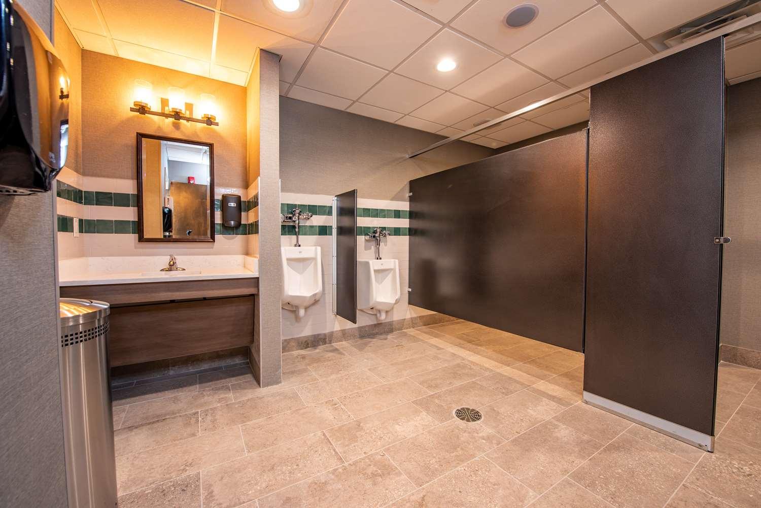 Western Apple Valley Hotel 3*