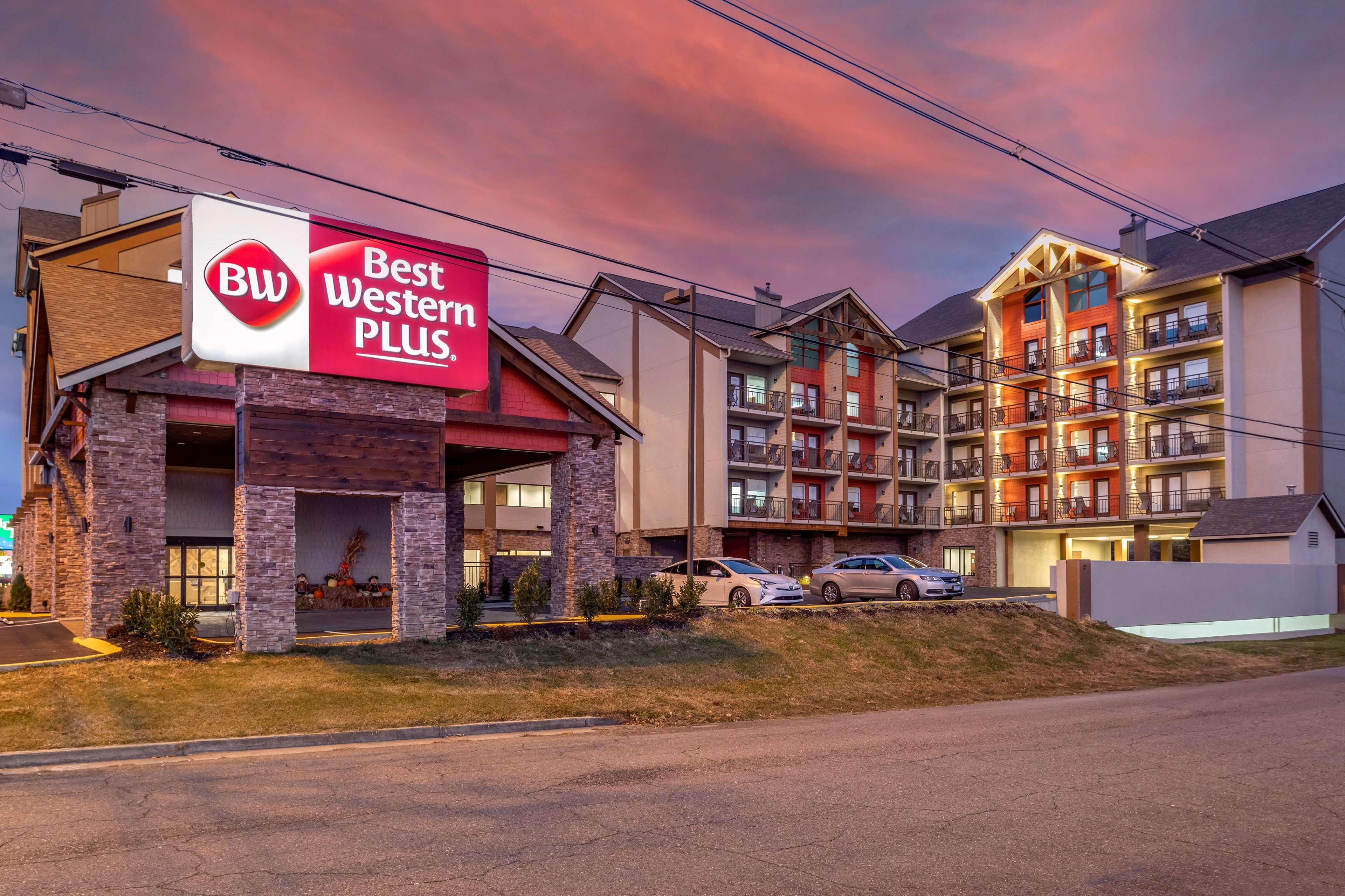 Western Apple Valley Pigeon Forge