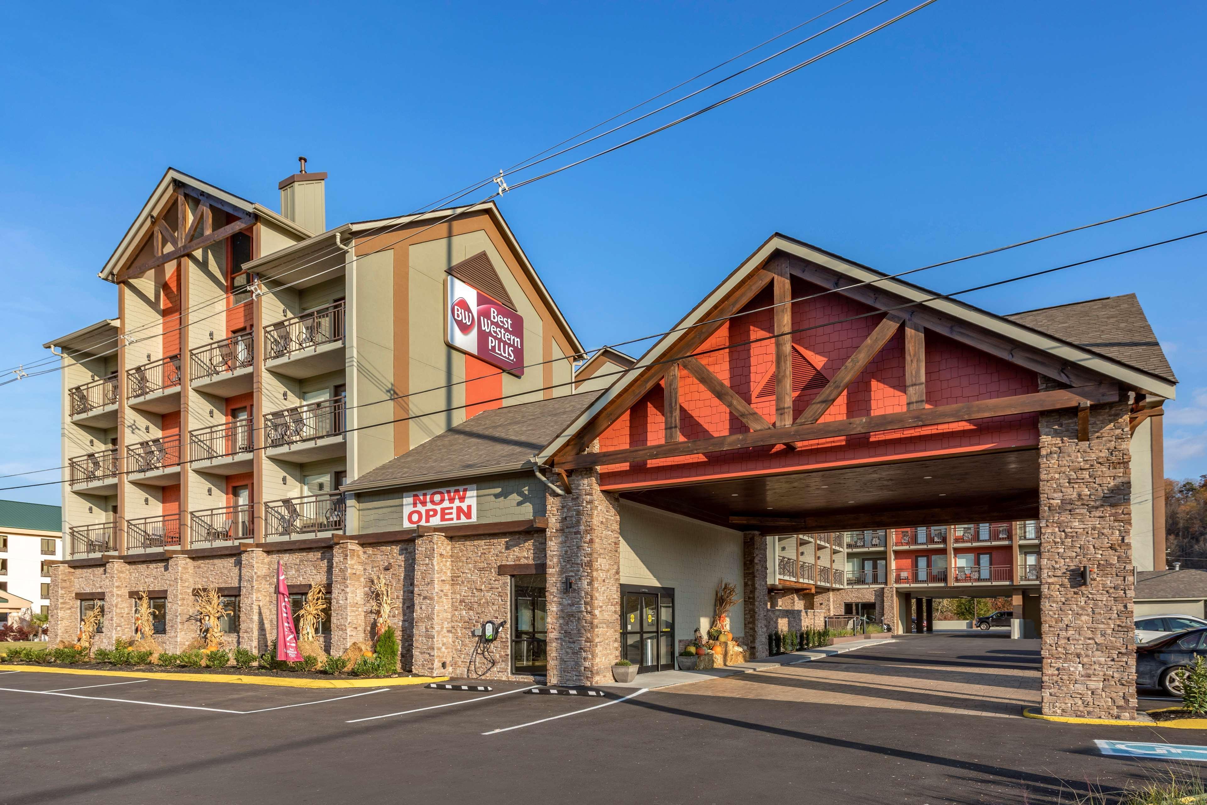 Western Apple Valley Pigeon Forge