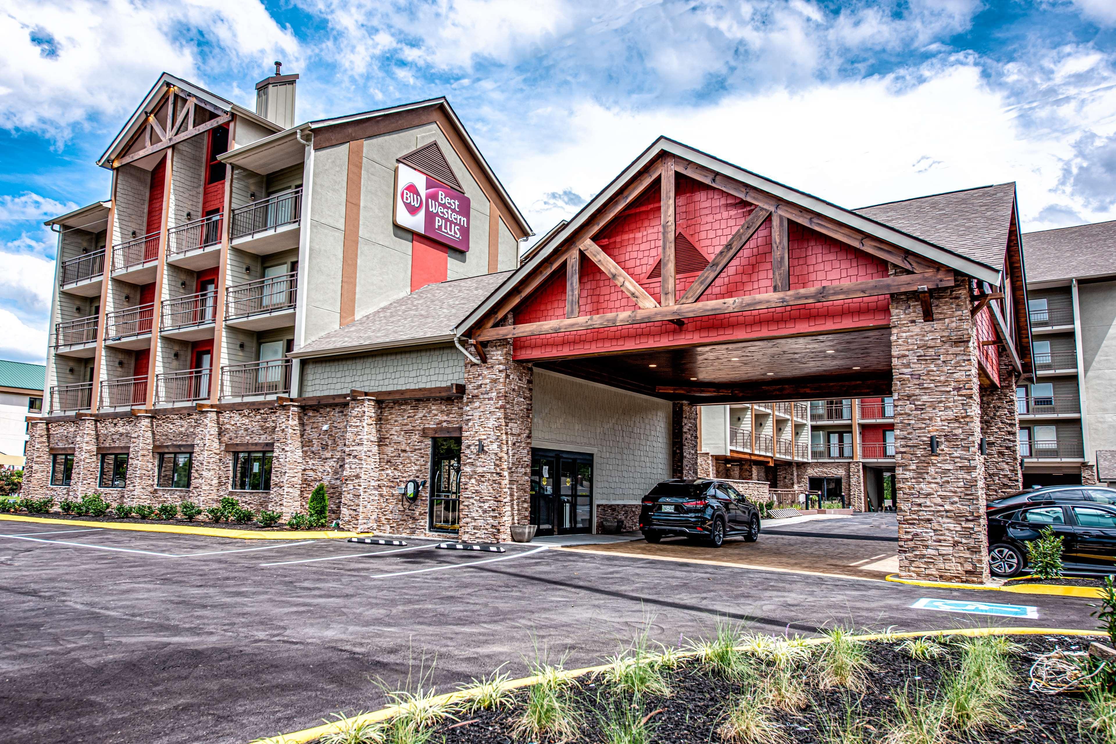 Western Apple Valley 3*