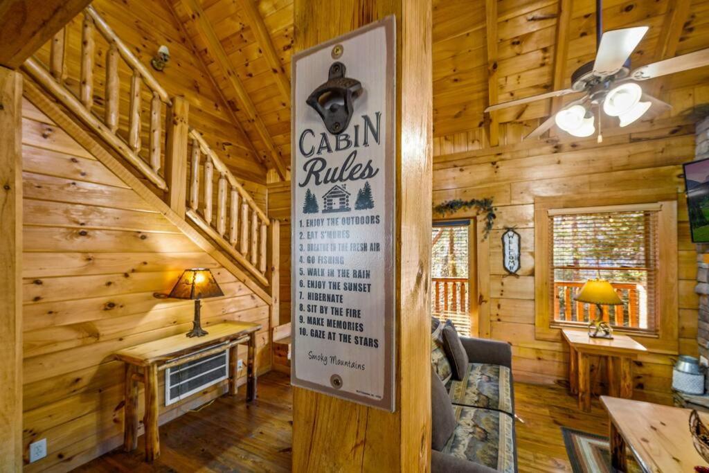 Charming Cabin W/ Hot Tub, Game Room, Location Chalet Pigeon Forge