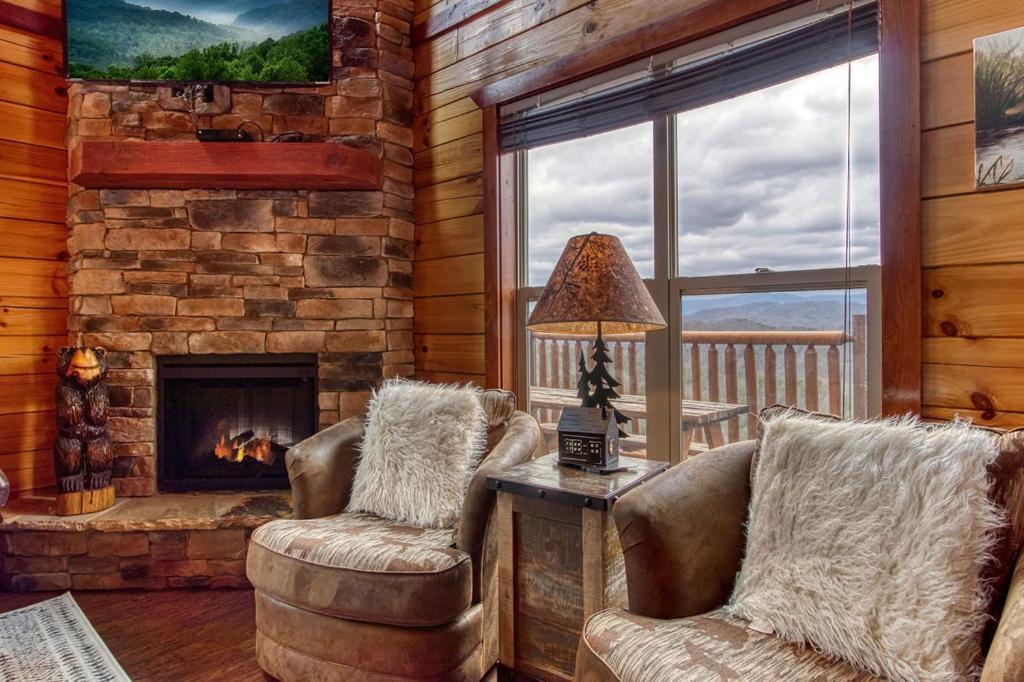 Mountain Splash, Private Pool, Theater Room, 1089 Free Tickets Each Paid Day, Dollywood And Holiday home Pigeon Forge