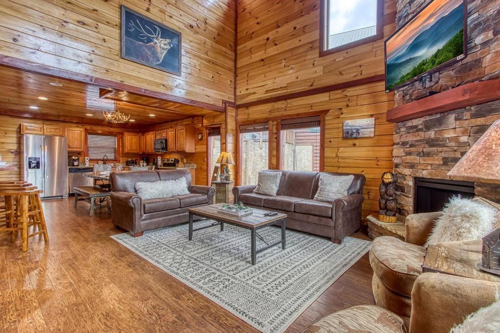 Mountain Splash, Private Pool, Theater Room, 1089 Free Tickets Each Paid Day, Dollywood And * Pigeon Forge