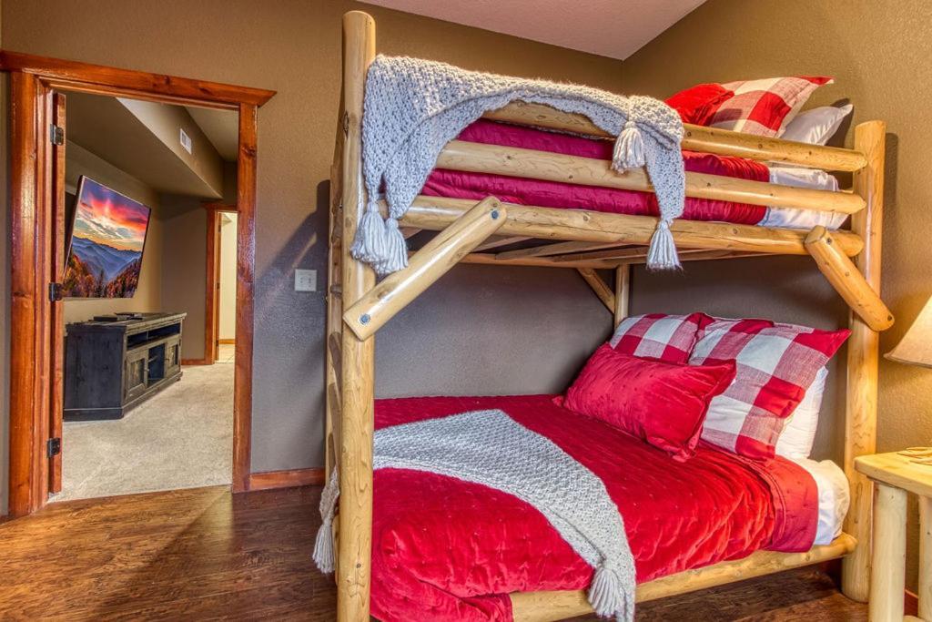 Holiday home Mountain Splash, Private Pool, Theater Room, 1089 Free Tickets Each Paid Day, Dollywood And Pigeon Forge
