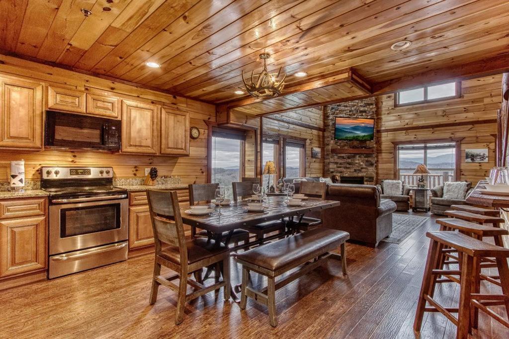 Mountain Splash, Private Pool, Theater Room, 1089 Free Tickets Each Paid Day, Dollywood And Pigeon Forge