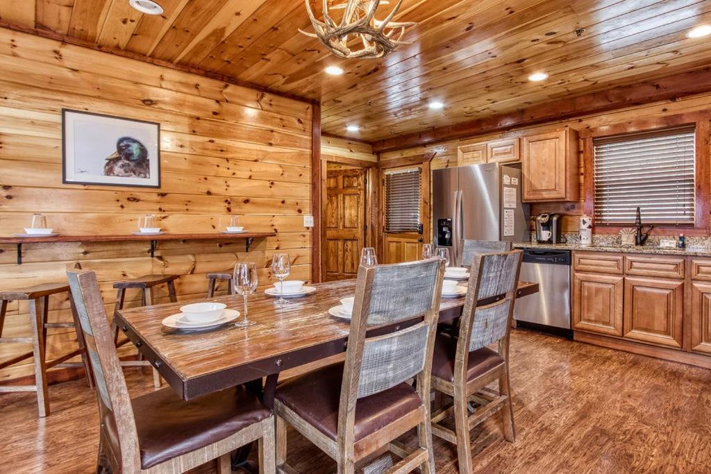 Mountain Splash, Private Pool, Theater Room, 1089 Free Tickets Each Paid Day, Dollywood And