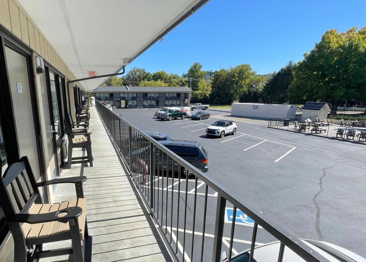 Travelodge By Wyndham Dollywood Lane Hotel 2*
